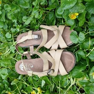 Dansko Womens 8.5 Beige Leather Sandals
